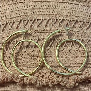 Kendra Scott Gold Hoop Earrings with Distinctive Design